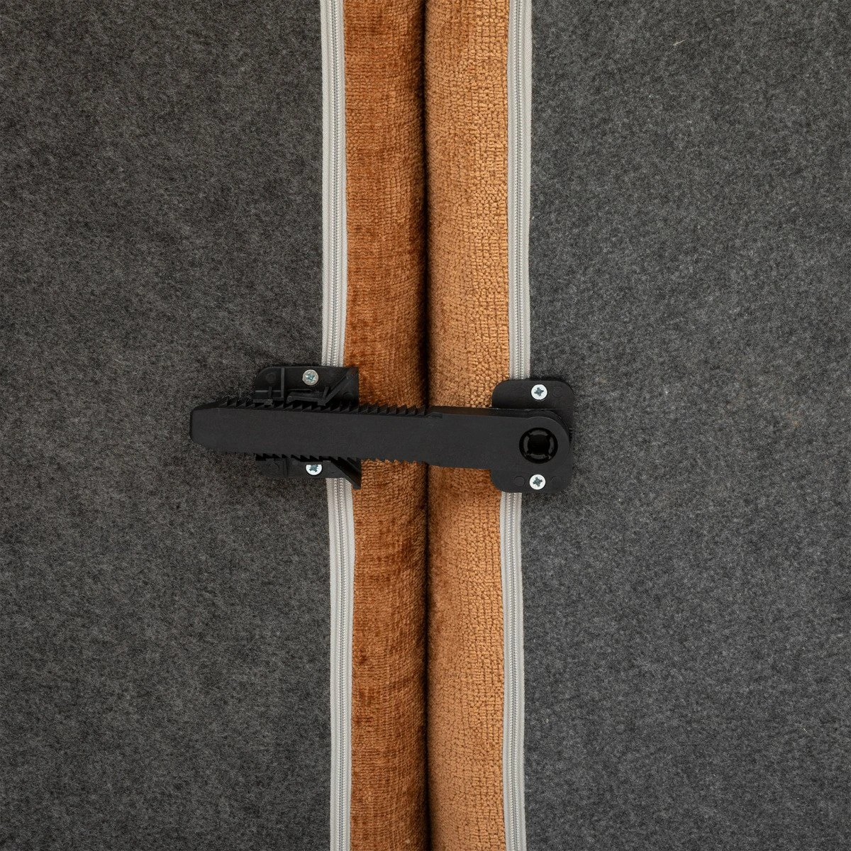 CHAUFFEUSE CHENILLE MAVUNO CARAMEL 3 CHAUFFEUSE CHENILLE MAVUNO CARAMEL – Image 3